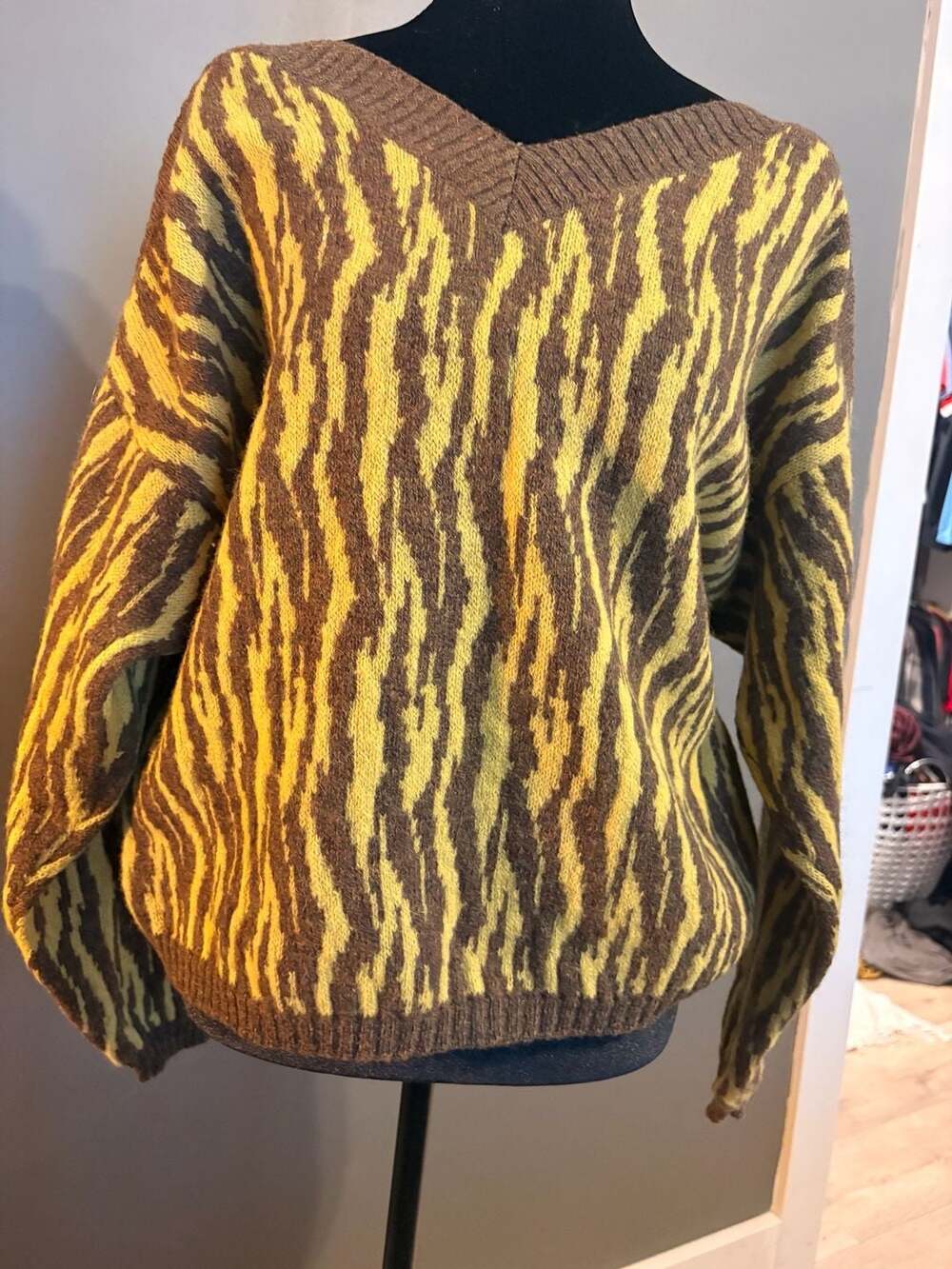 Vintage United Colors of Benetton Shetland Wool Animal Print V-Neck Sweater
